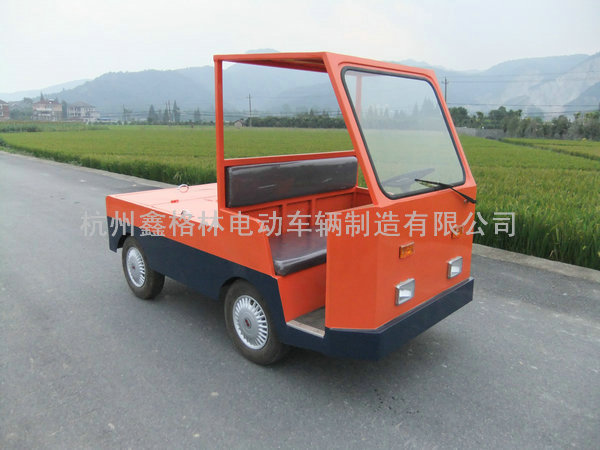 1-5噸半封閉式電動(dòng)牽引車(chē).jpg